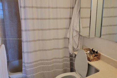 Condo in Pompano Beach, Florida, 2 bedrooms  № 1790126 - photo 15