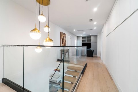 House in Aventura, Florida 5 bedrooms, 326.18 sq.m. № 2055133 - photo 21