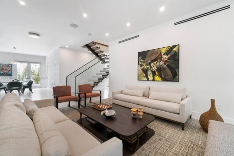 House in Aventura, Florida 5 bedrooms, 326.18 sq.m. № 2055133 - photo 8