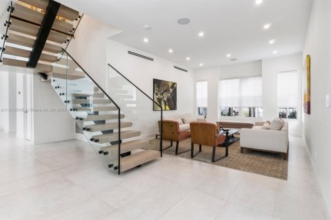 House in Aventura, Florida 5 bedrooms, 326.18 sq.m. № 2055133 - photo 5