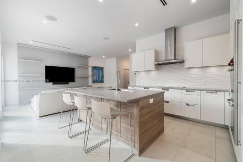 House in Aventura, Florida 5 bedrooms, 326.18 sq.m. № 2055133 - photo 15