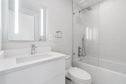 House in Aventura, Florida 5 bedrooms, 326.18 sq.m. № 2055133 - photo 27