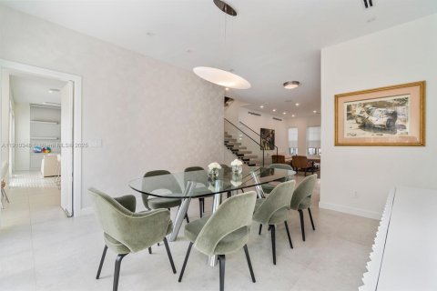 House in Aventura, Florida 5 bedrooms, 326.18 sq.m. № 2055133 - photo 9