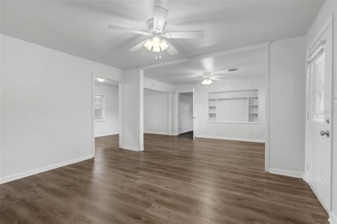 House in Eustis, Florida 3 bedrooms, 162.58 sq.m. № 1801290 - photo 6