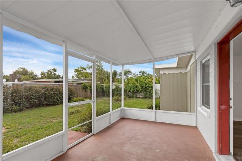 House in Eustis, Florida 3 bedrooms, 162.58 sq.m. № 1801290 - photo 23