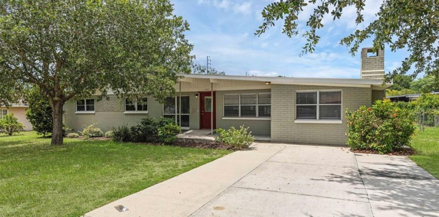 House in Eustis, Florida 3 bedrooms, 162.58 sq.m. № 1801290