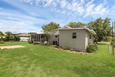 House in Eustis, Florida 3 bedrooms, 162.58 sq.m. № 1801290 - photo 24