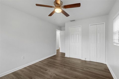 House in Eustis, Florida 3 bedrooms, 162.58 sq.m. № 1801290 - photo 17