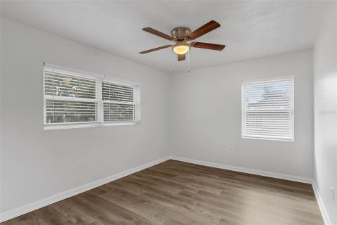 House in Eustis, Florida 3 bedrooms, 162.58 sq.m. № 1801290 - photo 16