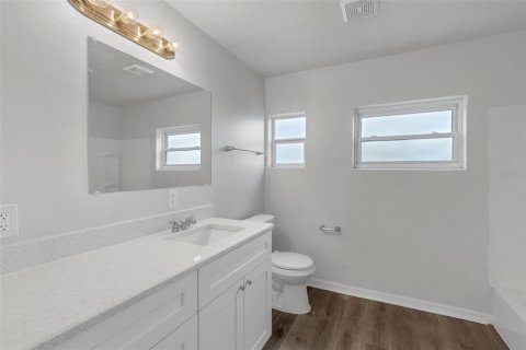 House in Eustis, Florida 3 bedrooms, 162.58 sq.m. № 1801290 - photo 21