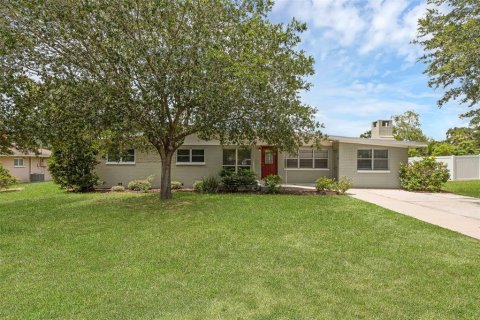 House in Eustis, Florida 3 bedrooms, 162.58 sq.m. № 1801290 - photo 2