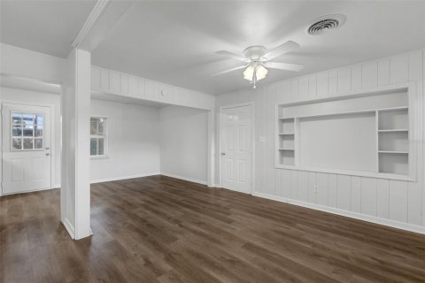 House in Eustis, Florida 3 bedrooms, 162.58 sq.m. № 1801290 - photo 4