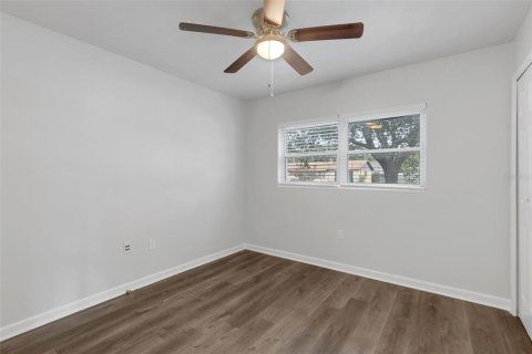 House in Eustis, Florida 3 bedrooms, 162.58 sq.m. № 1801290 - photo 18