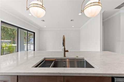 Villa ou maison à vendre à Tampa, Floride: 5 chambres, 297.29 m2 № 2200229 - photo 16