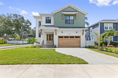 Villa ou maison à Tampa, Floride 5 chambres, 297.29 m2 № 2200229