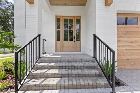 Villa ou maison à vendre à Tampa, Floride: 5 chambres, 297.29 m2 № 2200229 - photo 3