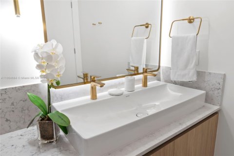 Condo in Miami, Florida, 3 bedrooms  № 1861546 - photo 18