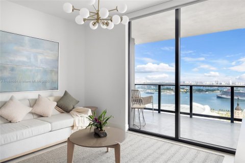 Condo in Miami, Florida, 3 bedrooms  № 1861546 - photo 1