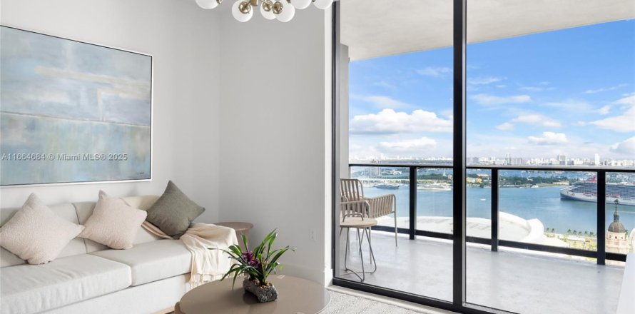 Condo in Miami, Florida, 3 bedrooms  № 1861546