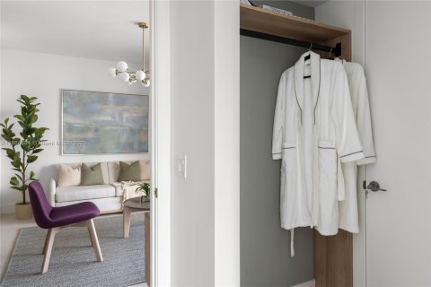 Condo in Miami, Florida, 3 bedrooms  № 1861546 - photo 19