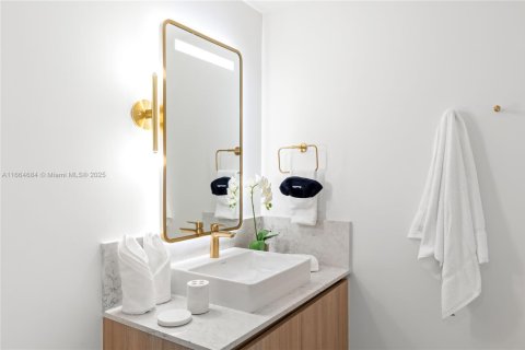 Condo in Miami, Florida, 3 bedrooms  № 1861546 - photo 24