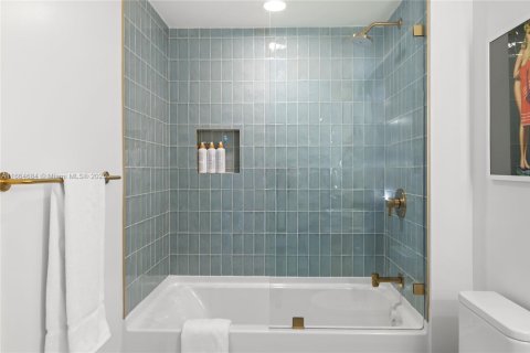 Condo in Miami, Florida, 3 bedrooms  № 1861546 - photo 23