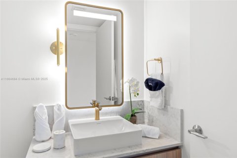 Condo in Miami, Florida, 3 bedrooms  № 1861546 - photo 25
