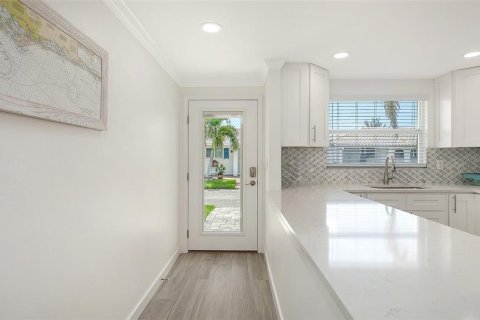 Copropriété à vendre à Longboat Key, Floride: 2 chambres, 102.47 m2 № 2419079 - photo 7