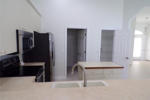 Villa ou maison à louer à Port Charlotte, Floride: 3 chambres, 173.08 m2 № 2386304 - photo 14