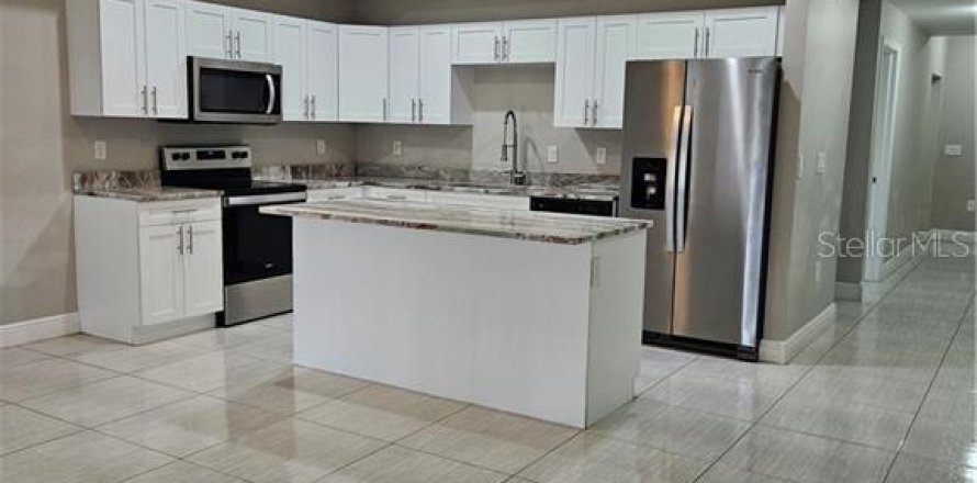 Immobilier commercial à Lehigh Acres, Floride 6 chambres, 220.74 m2 № 1771794