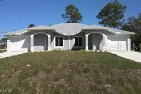Immobilier commercial à vendre à Lehigh Acres, Floride: 6 chambres, 220.74 m2 № 1771794 - photo 8