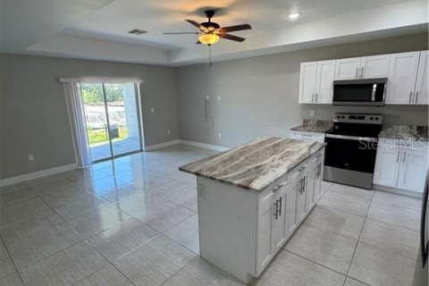 Immobilier commercial à vendre à Lehigh Acres, Floride: 6 chambres, 220.74 m2 № 1771794 - photo 2