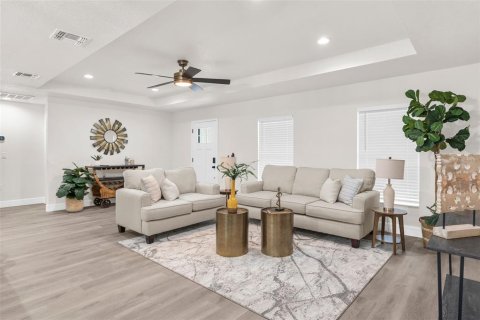 House in Spring Hill, Florida 3 bedrooms, 177.44 sq.m. № 1772985 - photo 5