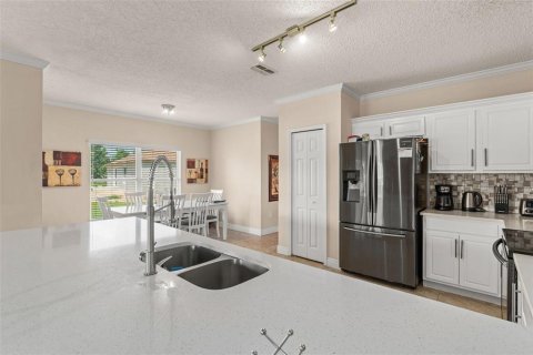 Villa ou maison à vendre à Kissimmee, Floride: 4 chambres, 264.49 m2 № 1856012 - photo 12