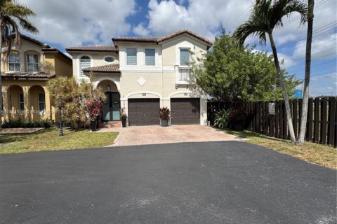 House in Doral, Florida 4 bedrooms, 214.05 sq.m. № 1864535 - photo 3