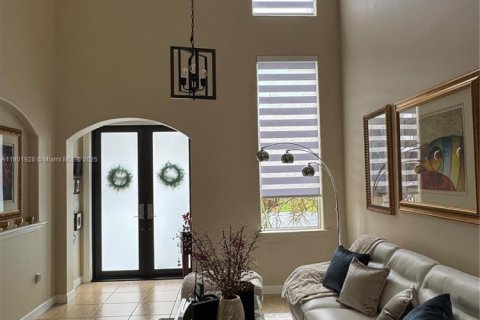 House in Doral, Florida 4 bedrooms, 214.05 sq.m. № 1864535 - photo 8