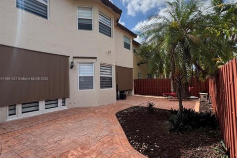 House in Doral, Florida 4 bedrooms, 214.05 sq.m. № 1864535 - photo 5