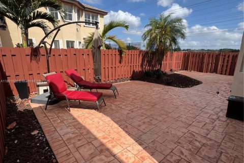 House in Doral, Florida 4 bedrooms, 214.05 sq.m. № 1864535 - photo 4