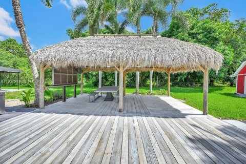 House in Southwest Ranches, Florida 4 bedrooms, 207.92 sq.m. № 1995095 - photo 7