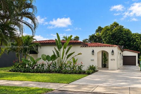 Villa ou maison à vendre à Miami, Floride: 3 chambres, 177.63 m2 № 2400751 - photo 2