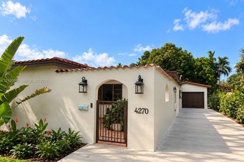 Villa ou maison à Miami, Floride 3 chambres, 177.63 m2 № 2400751
