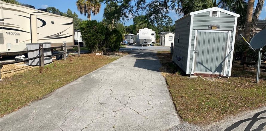 Land in Silver Springs Shores, Florida № 1675560