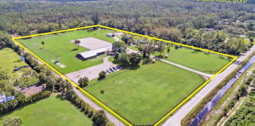House in Loxahatchee Groves, Florida 2 bedrooms, 300.35 sq.m. № 970202
