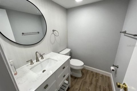 House in Palm Harbor, Florida 3 bedrooms, 137.68 sq.m. № 2393959 - photo 3