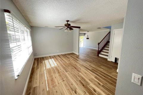 House in Palm Harbor, Florida 3 bedrooms, 137.68 sq.m. № 2393959 - photo 6
