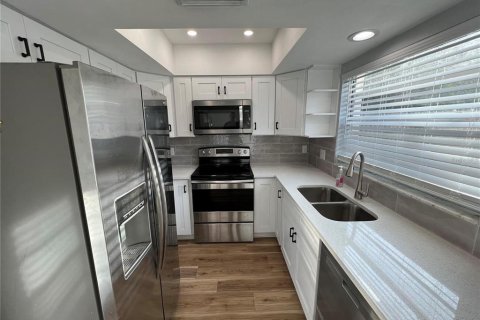 House in Palm Harbor, Florida 3 bedrooms, 137.68 sq.m. № 2393959 - photo 2