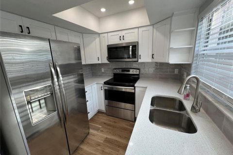 House in Palm Harbor, Florida 3 bedrooms, 137.68 sq.m. № 2393959 - photo 5