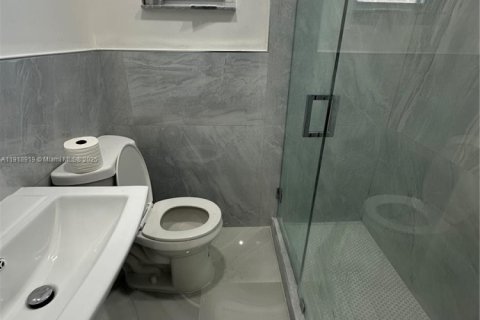 Снять в аренду коммерческую недвижимость в Форт-Лодердейл, Флорида 1 спальня, 27.87м2, № 1973299 - фото 4