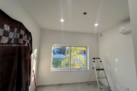 Снять в аренду коммерческую недвижимость в Форт-Лодердейл, Флорида 1 спальня, 27.87м2, № 1973299 - фото 5