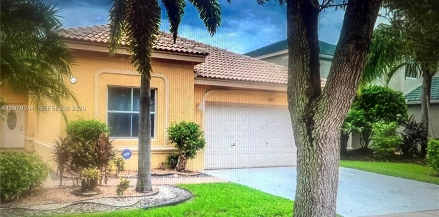 Дом в Уэстон, Флорида 4 спальни, 182.37м2 № 2043390